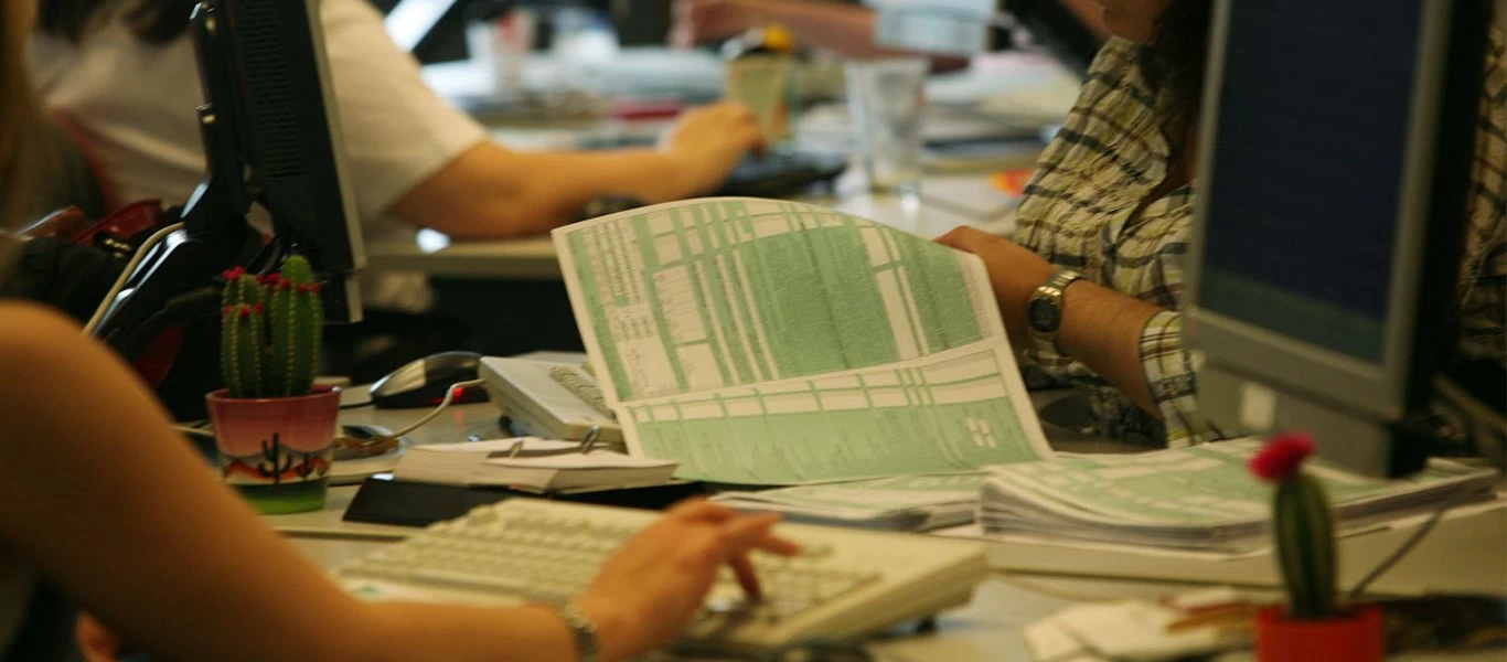 Εφορία: Ενδελεχείς έλεγχοι στο εξωτερικό για λογαριασμούς Ελλήνων - Το Φεβρουάριο δεσμεύθηκαν 5 εκατ.